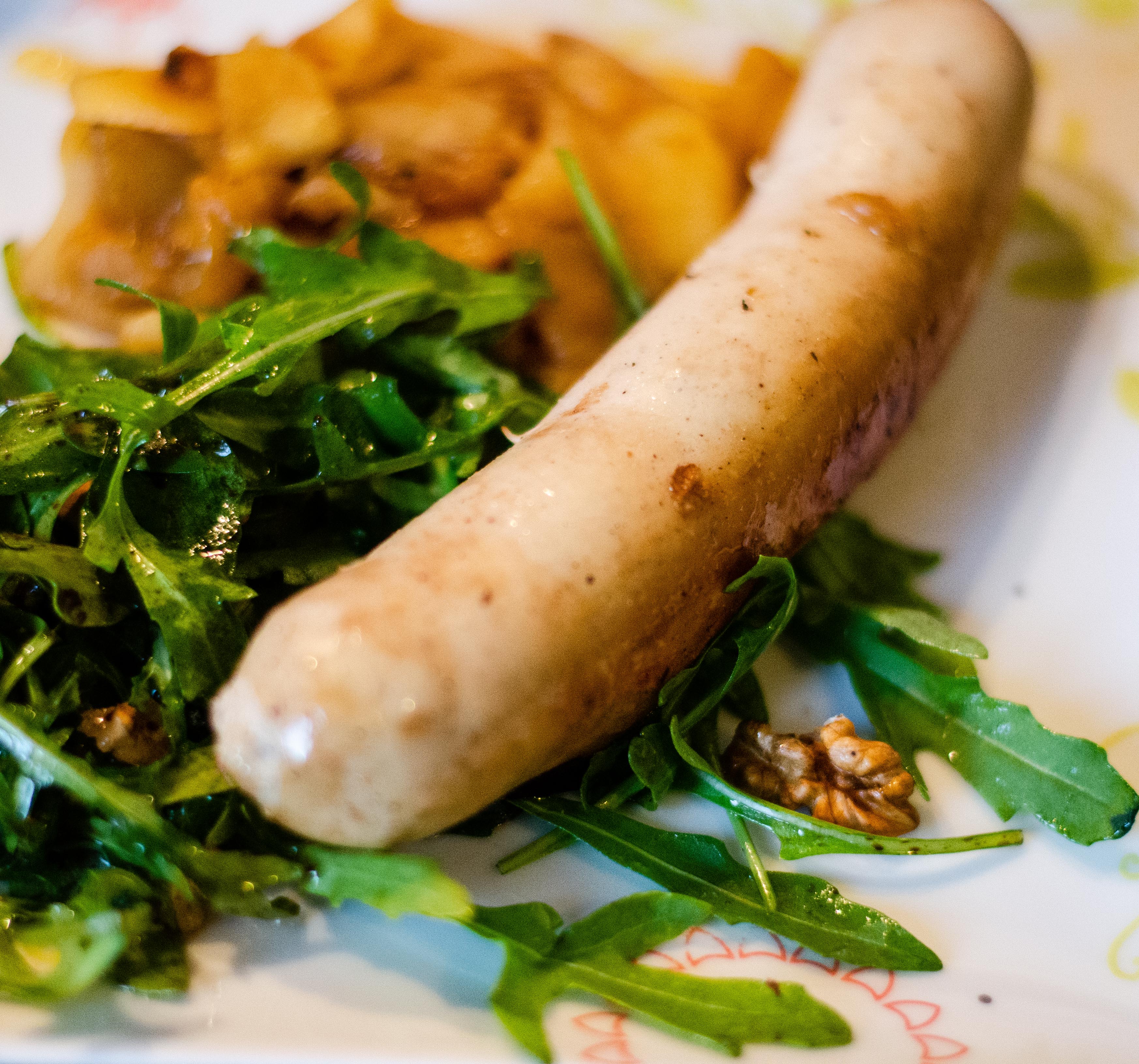 Boudins blancs et salade aux pommes poêlées et noix