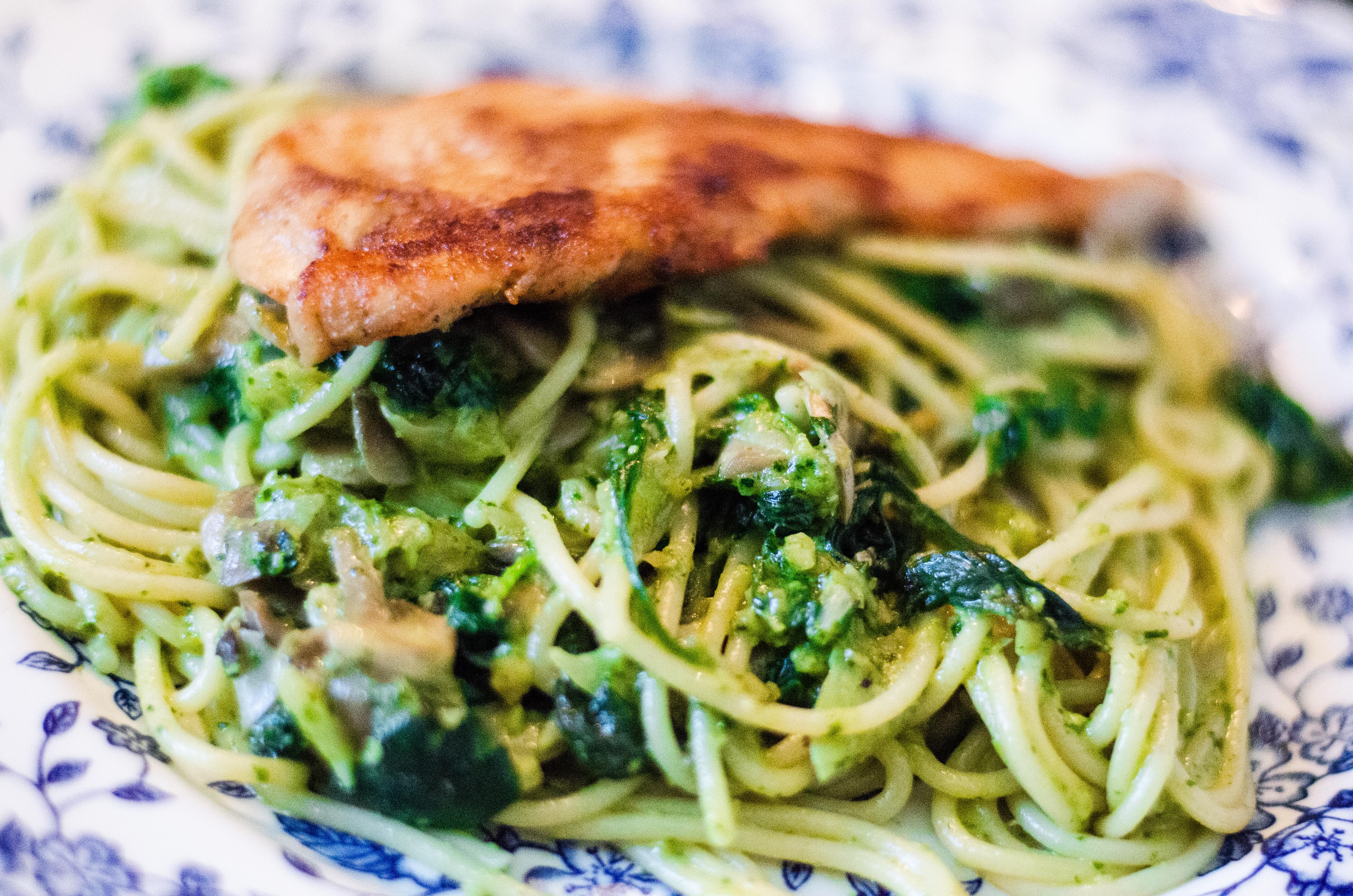 Spaghetti aux champignons et pesto maison